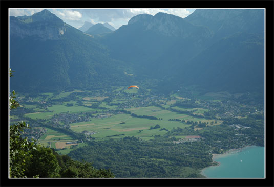 Parapentiste col de la Forclaz