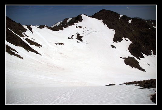 Vue sur le couloir enneigé