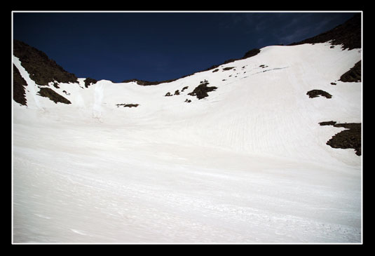 Vue sur le couloir enneigé