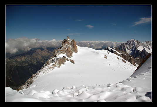 L'Aiguille du Midi et le col du même nom