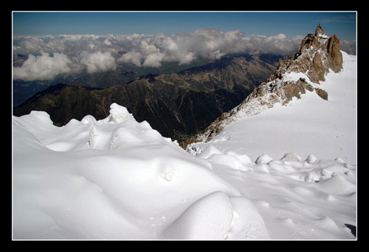 L'Aiguille du Midi et le col du même nom