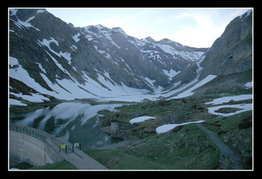 Le lac et la vallée d'Ossoue